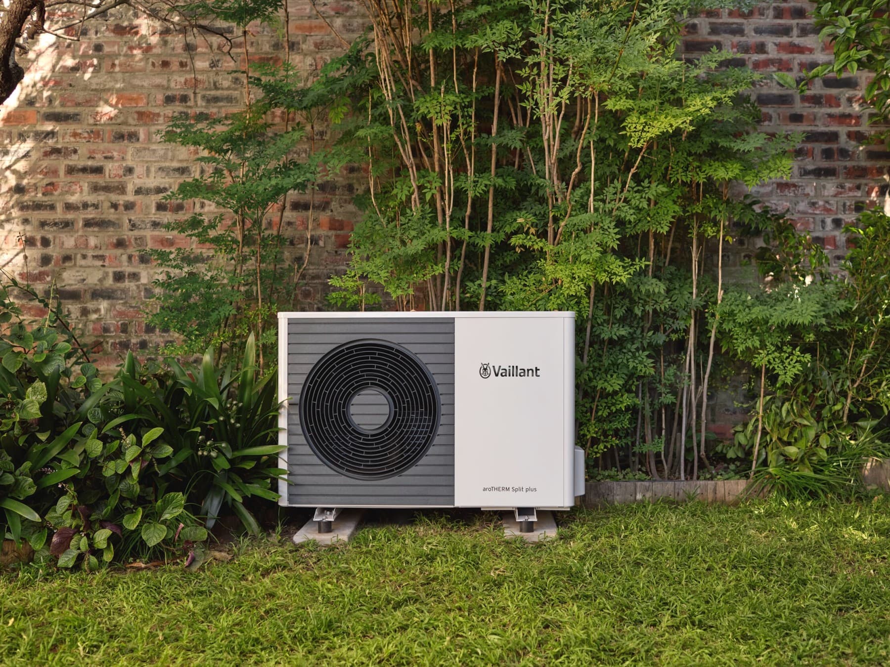 aroTHERM Split plus pred domom