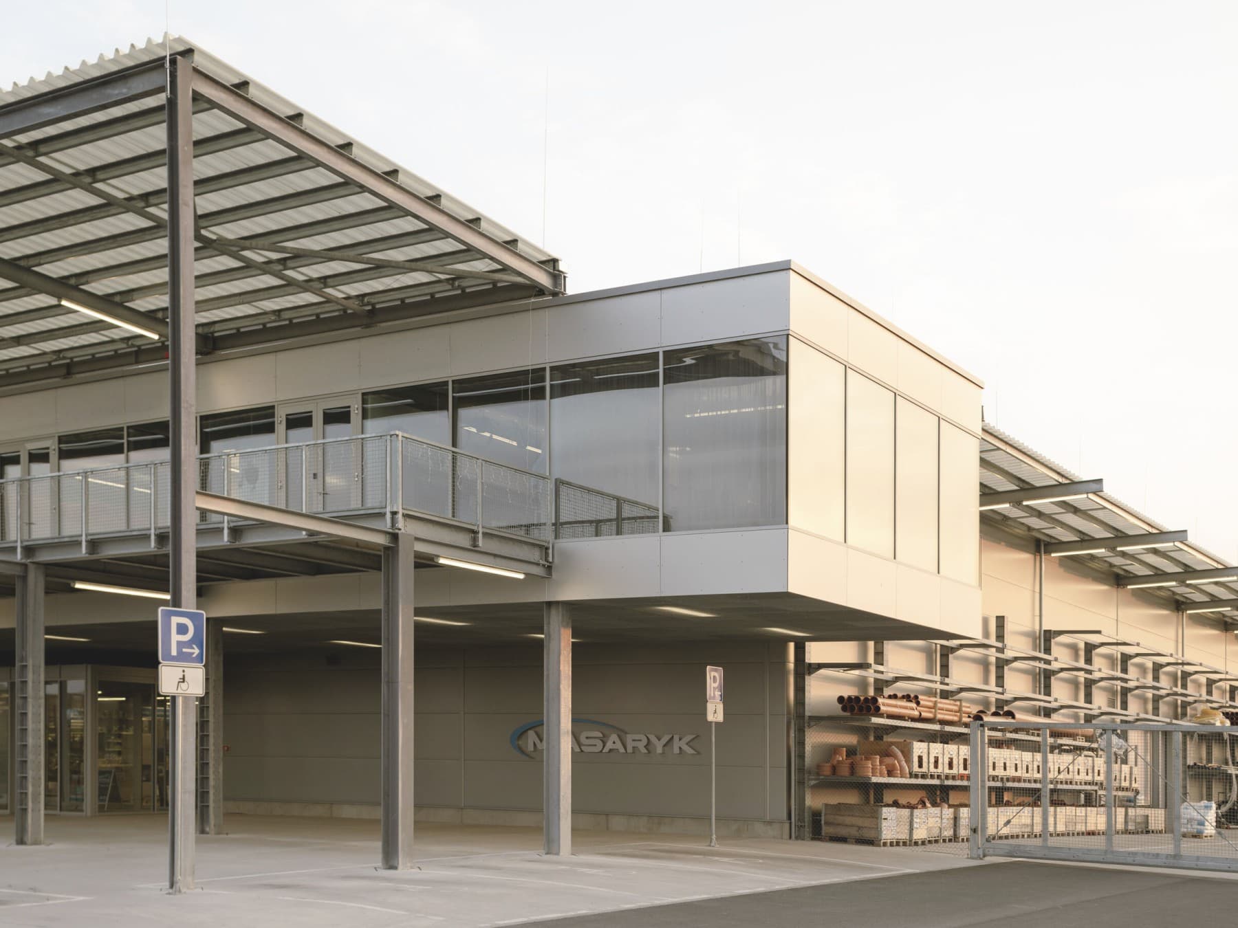 predajňa so zaujímavými architektonickými prvkami