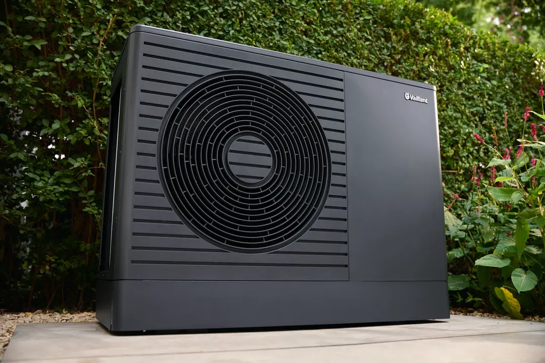 Pohľad spredu na tepelné čerpadlo aroTHERM pro